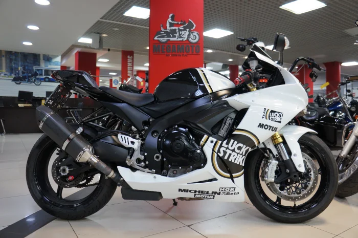 SUZUKI GSX R 750 0 2017 C Megamoto