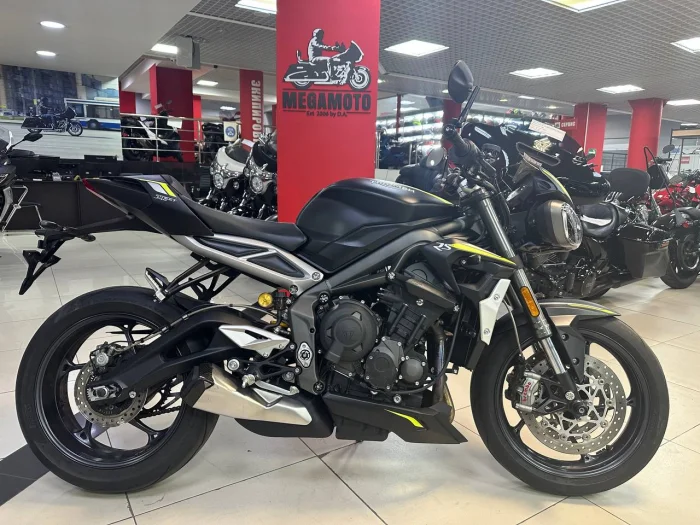 TRIUMPH STREET TRIPLE RS 980 000 2021 Naked Megamoto